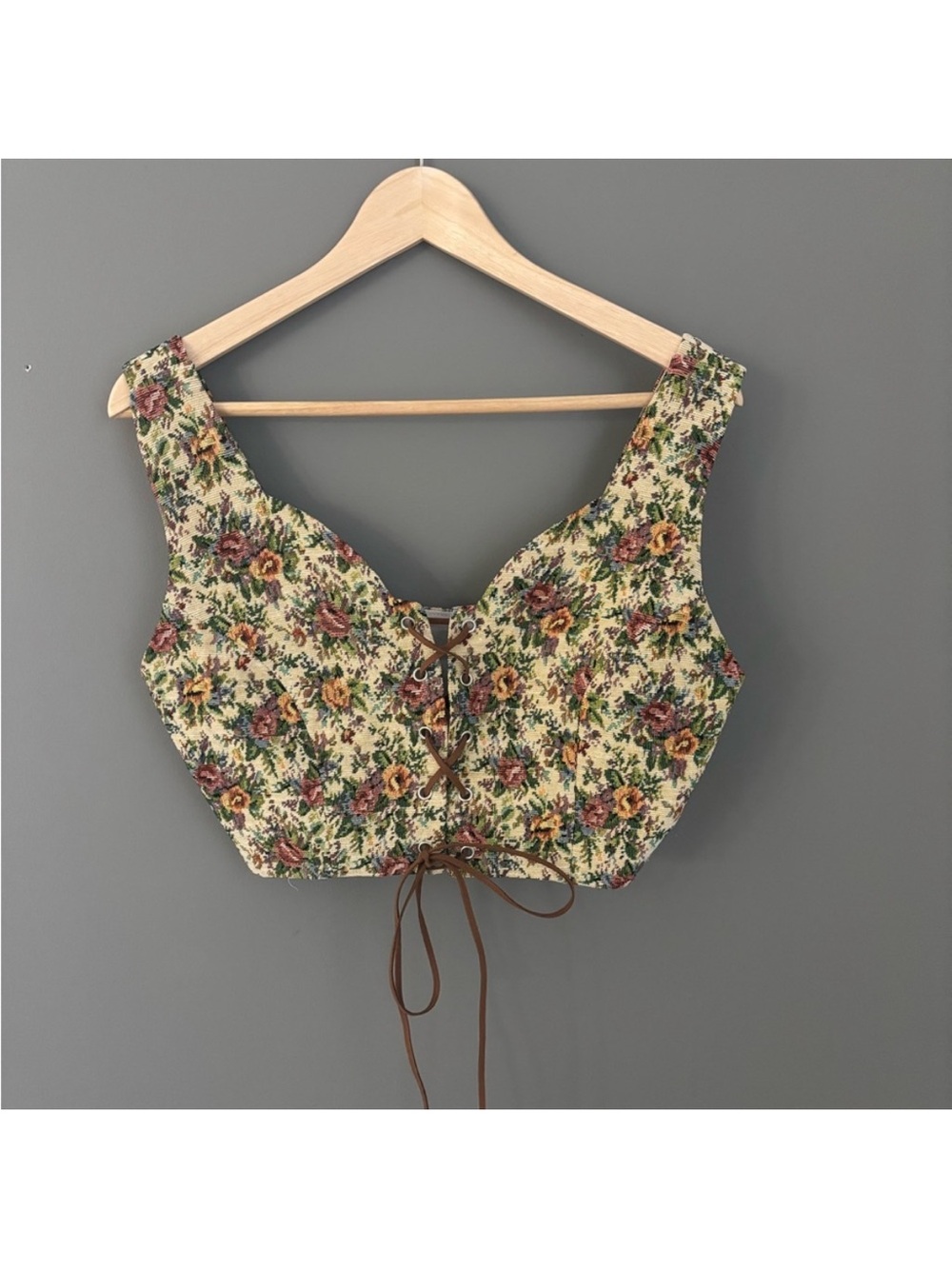 ROMWE Cream Floral Lace-Up Cropped Tank Top